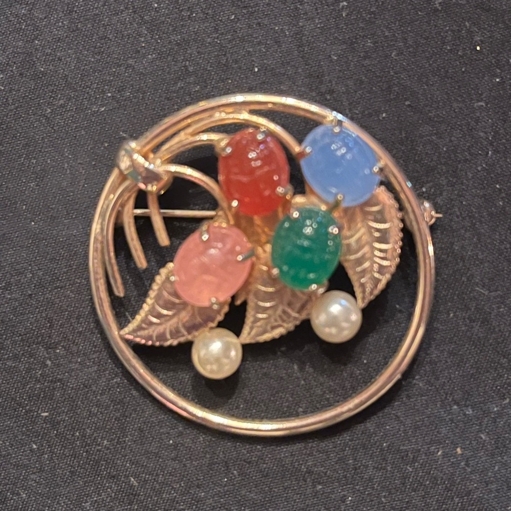 Vintage Gold Tone Circle Scarab Brooch with faux pearls